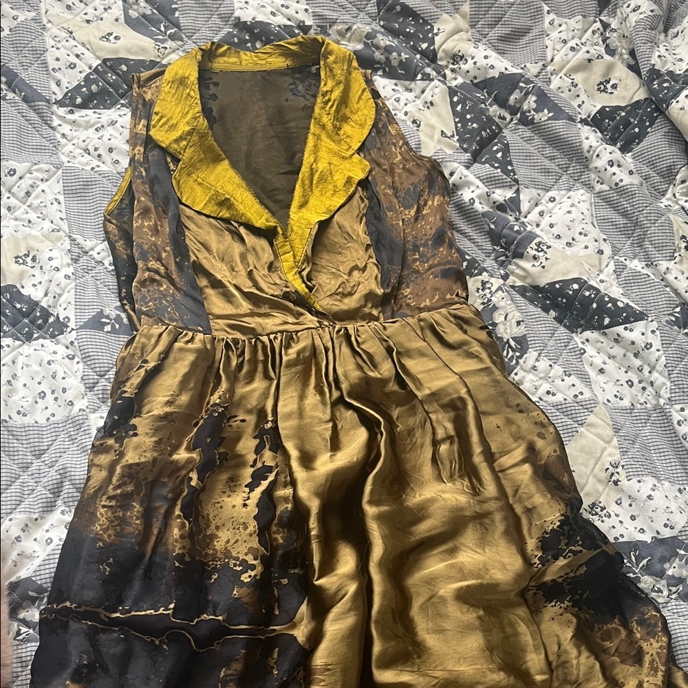 Sleeveless V-Neck Midi Dress in Metallic Gold and Black